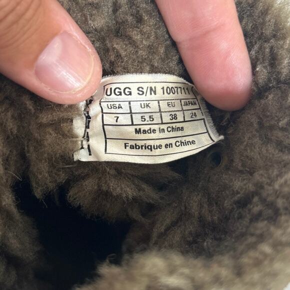 UGG Boots 7 Tan Lined Chestnut Short Sequoia Suede - Picture 9 of 9